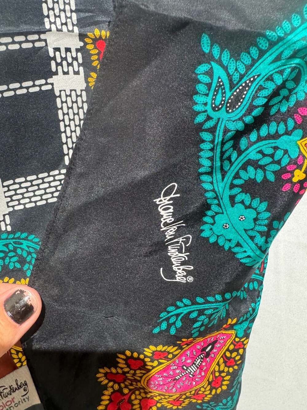 Diane Von Furstenberg Vintage Paisley Scarf Womens Black Teal Plaid Silk Neck Wr - Picture 2 of 5